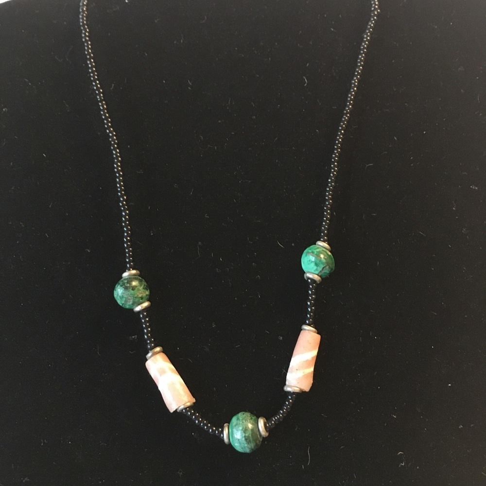 Sand and black bead neecklace with malachite